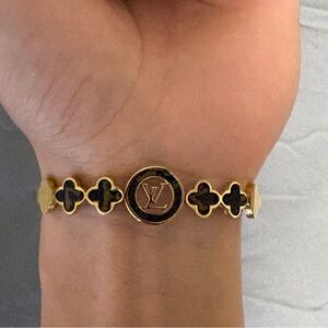 Beautiful Gold and Leather Clover Bangle Bracelet